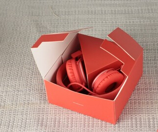 耳機(jī)包裝盒內(nèi)部設(shè)計(jì) 耳機(jī)包裝盒內(nèi)部設(shè)計(jì)