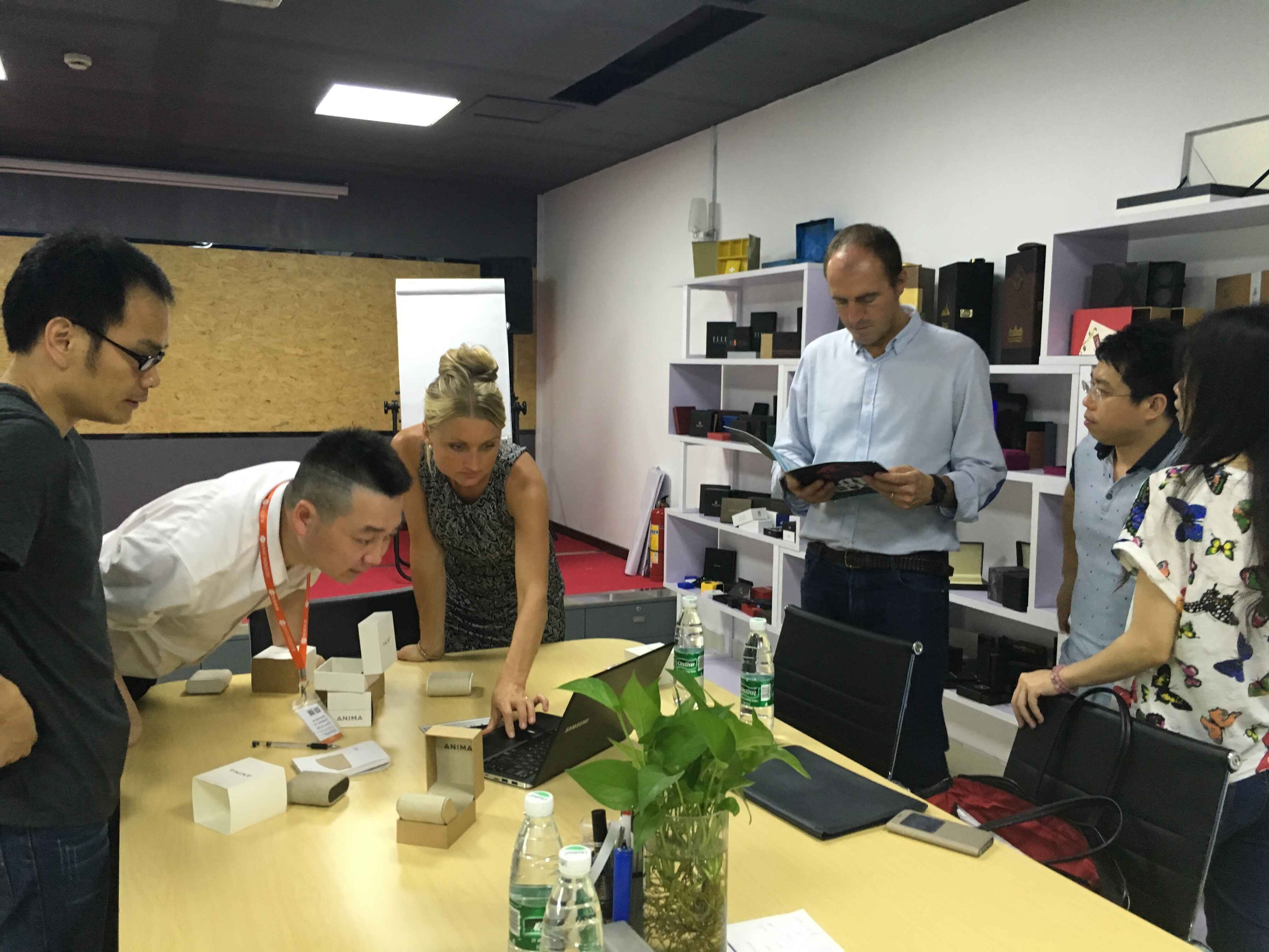 精裝盒定制-廣州駿業(yè)包裝實業(yè)有限公司 精裝盒定制