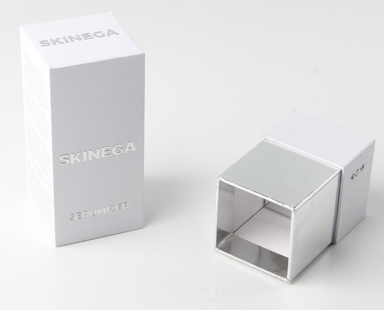 香水精裝盒廠家?guī)惚鎰e真假白紙板！