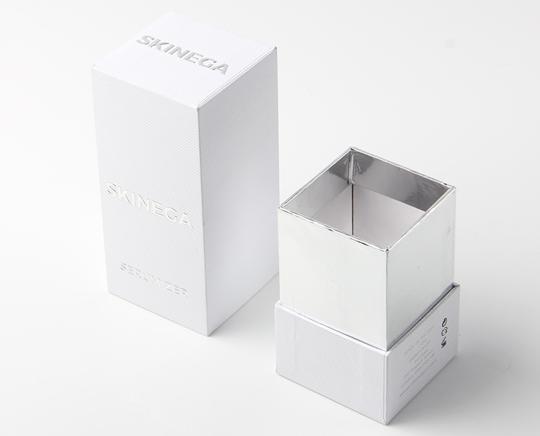 香水精裝盒廠家?guī)惚鎰e真假白紙板！