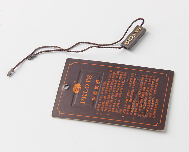 t恤吊牌訂做過程中連結(jié)料原來起著至關(guān)重要的作用 t恤吊牌訂做過程中連結(jié)料原來起著至關(guān)重要的作用