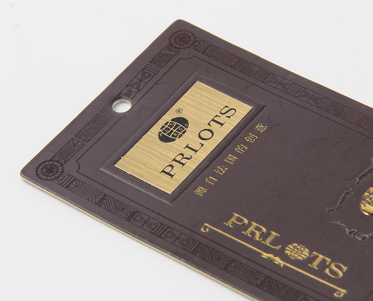 t恤吊牌訂做過程中連結(jié)料原來起著至關(guān)重要的作用 t恤吊牌訂做過程中連結(jié)料原來起著至關(guān)重要的作用