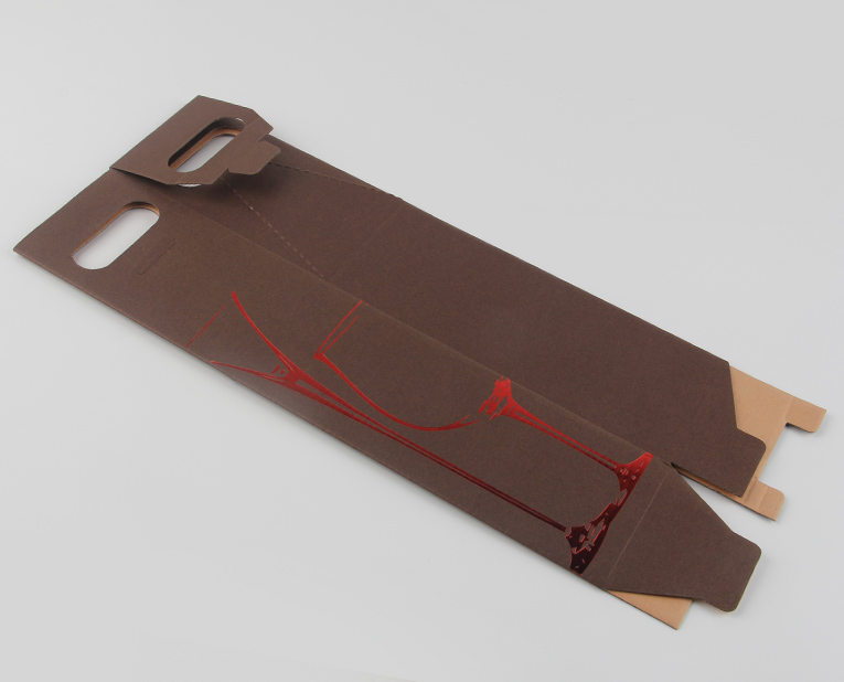 紅酒包裝盒生產(chǎn)廠家的膠輥是怎么避免擠壓性損耗的？