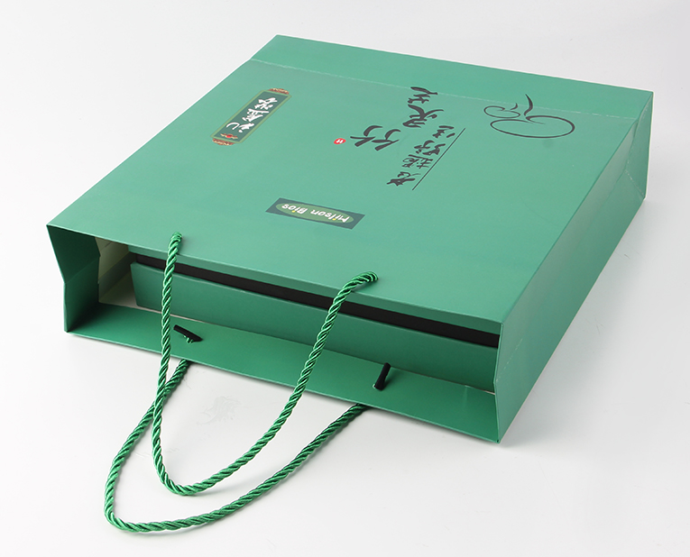 專業(yè)的手表紙袋訂做老師傅就連紙張PH值也會精準計算 專業(yè)的手表紙袋訂做老師傅就連紙張PH值也會精準計算