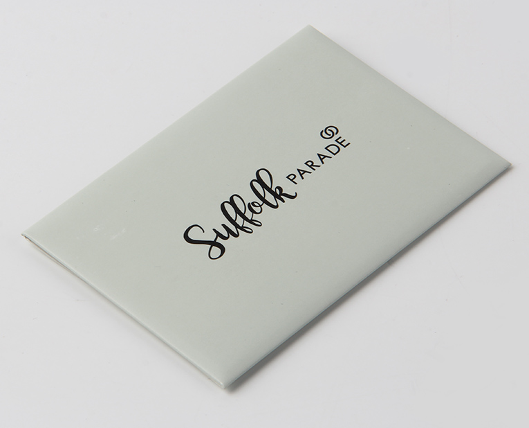 褲子的吊牌定做如果選擇合版印刷，記得考慮1個(gè)因素