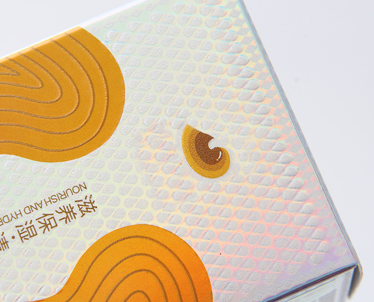 化妝品盒子工廠的老師傅和業(yè)務(wù)一起解決防止涂改盒子的問題 化妝品盒子工廠的老師傅和業(yè)務(wù)一起解決防止涂改盒子的問題