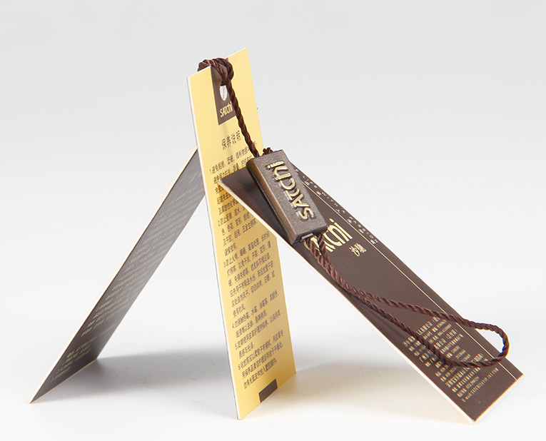 在服裝的紙牌定做過程中1個個環(huán)保新秀為何頻頻受挫？