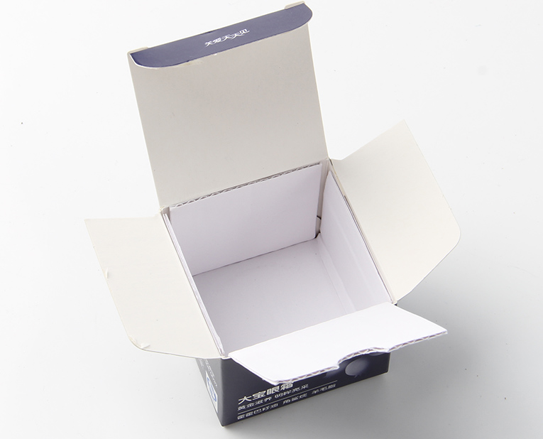 化妝品盒廠家的老師傅，為了讓工人早點放假，放出大招解決飛墨