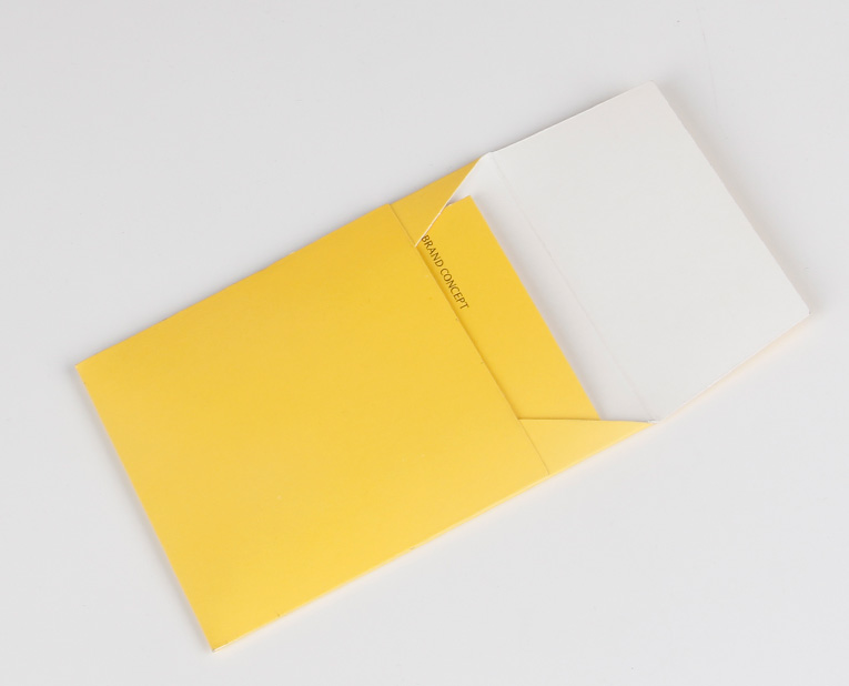 大批量的吊牌顏色迥異？探究衣服紙牌廠意味深長(zhǎng)的秘密