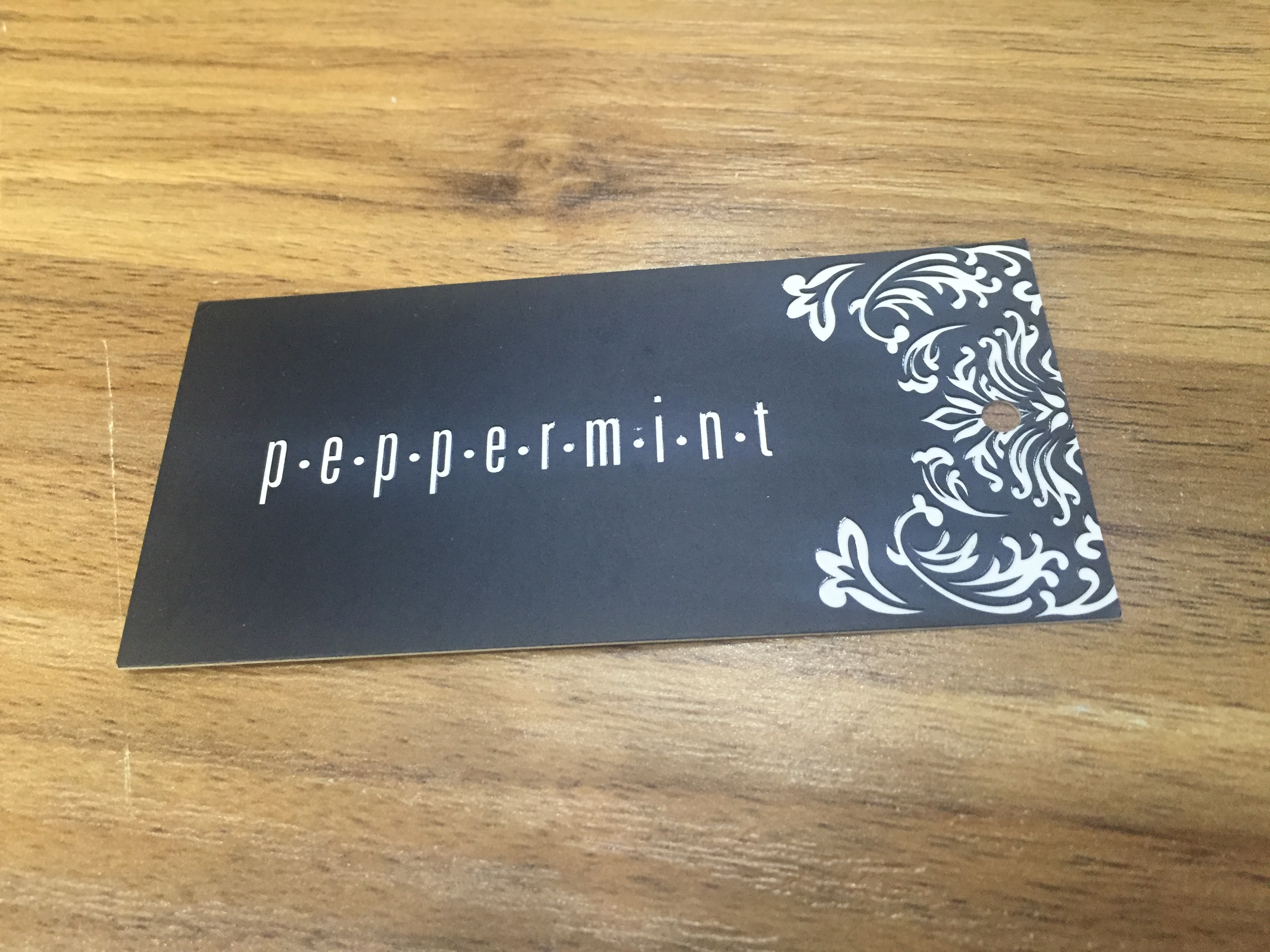 從t恤紙牌工廠回來的譚師傅，告訴我們他的苦逼經(jīng)歷