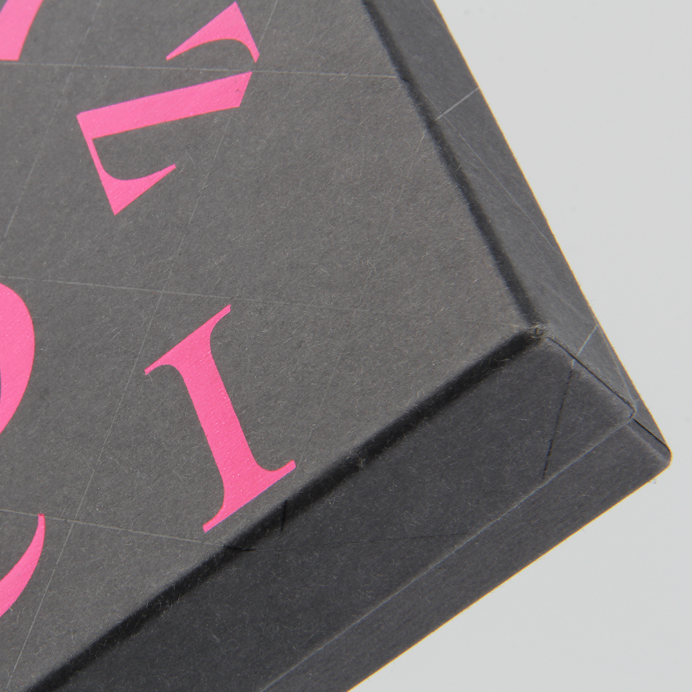 如果內衣精裝盒廠是細心分析你的特種紙，是不會出現(xiàn)粘壞的