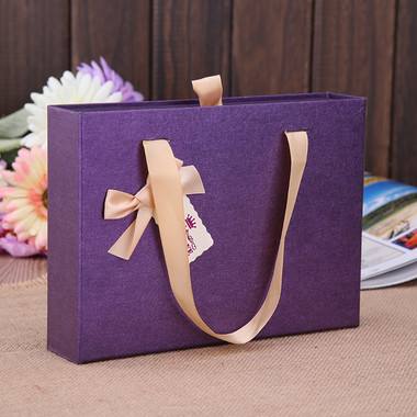 2018不知道手拎紙袋定做什么顏色，不防考慮霸氣十足的紫色！